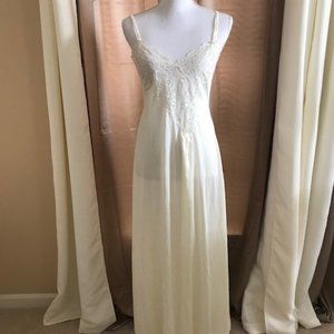 VINTAGE ROSA PULEO-SZULE NIGHTGOWN